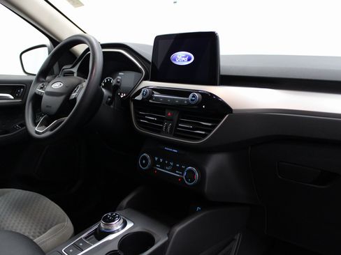 Used 2020 Ford Escape SE image 30