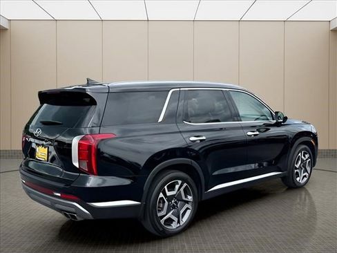 Used 2023 Hyundai Palisade Limited FWD image 3