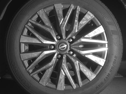 Used 2025 Nissan Altima 2.5 SV FWD image 14