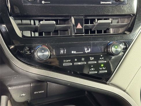 Used 2022 Toyota Camry SE image 28