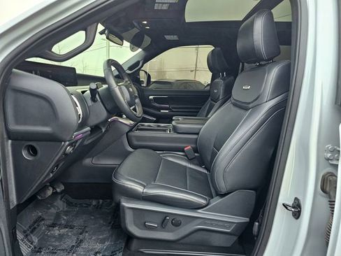 Used 2025 Ford Expedition Max Platinum w/ Stealth Appearance Package image 17