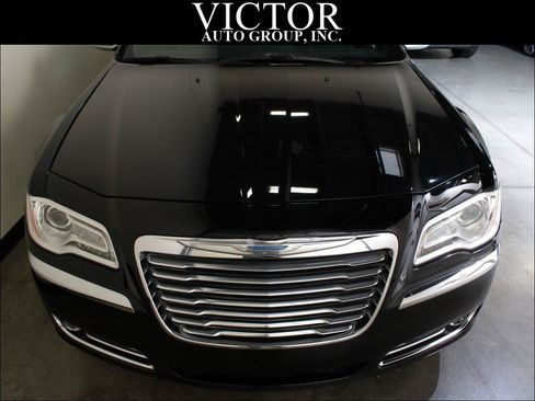 Used 2012 Chrysler 300 Limited RWD image 3