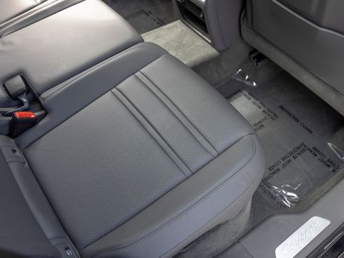 Certified 2022 Porsche Cayenne AWD/4WD image 49