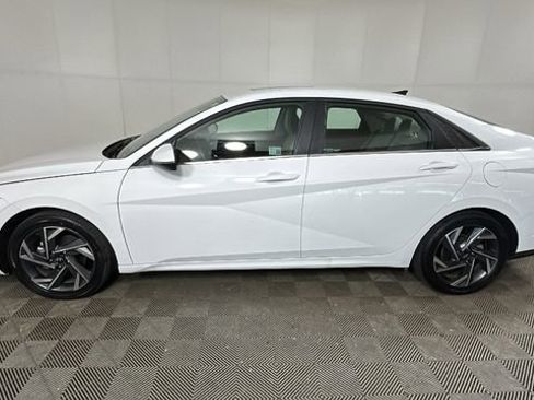 Used 2025 Hyundai Elantra Limited FWD image 6