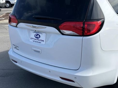 Used 2021 Chrysler Voyager L image 13