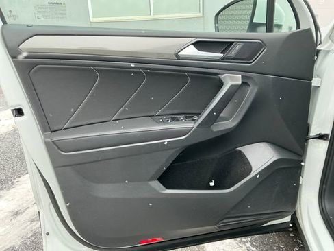 Certified 2022 Volkswagen Tiguan SE image 13
