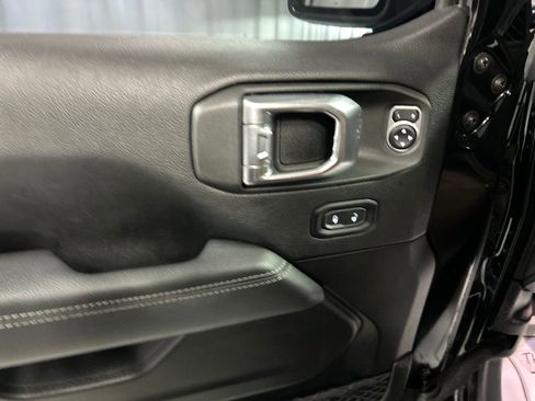 Used 2022 Jeep Wrangler Unlimited Sahara w/ Cold Weather Group AWD/4WD image 14