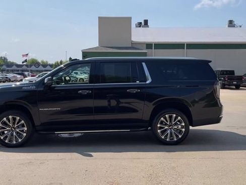 Used 2026 Chevrolet Suburban High Country w/ Sun And Tow Package AWD/4WD image 5