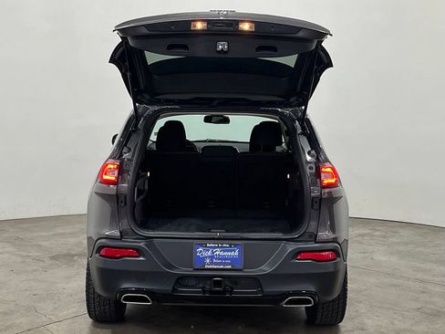 Used 2016 Jeep Cherokee Latitude FWD image 12