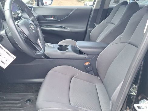 Used 2024 Toyota Venza LE AWD/4WD image 9
