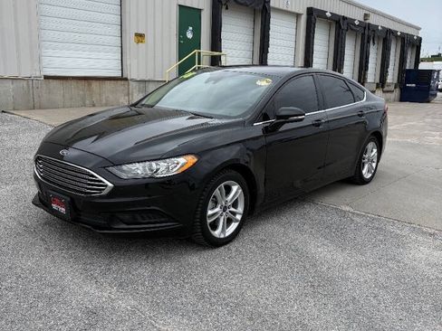Used 2018 Ford Fusion SE FWD image 3