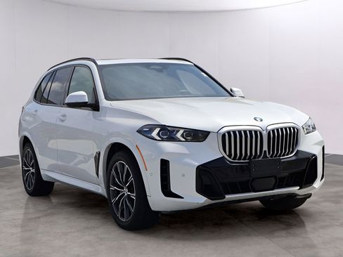 Used 2025 BMW X5 xDrive40i AWD/4WD image 3