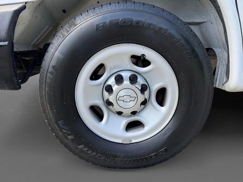 Used 2015 Chevrolet Express 2500 image 20