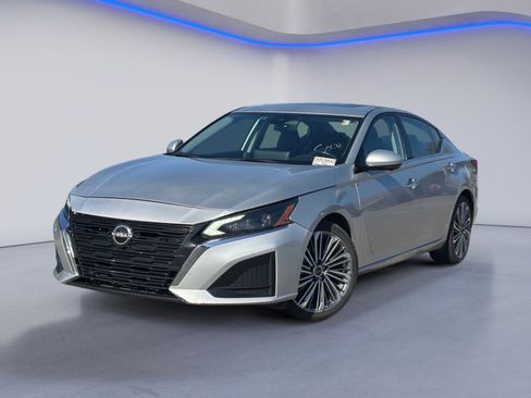 Used 2023 Nissan Altima 2.5 SL image 2