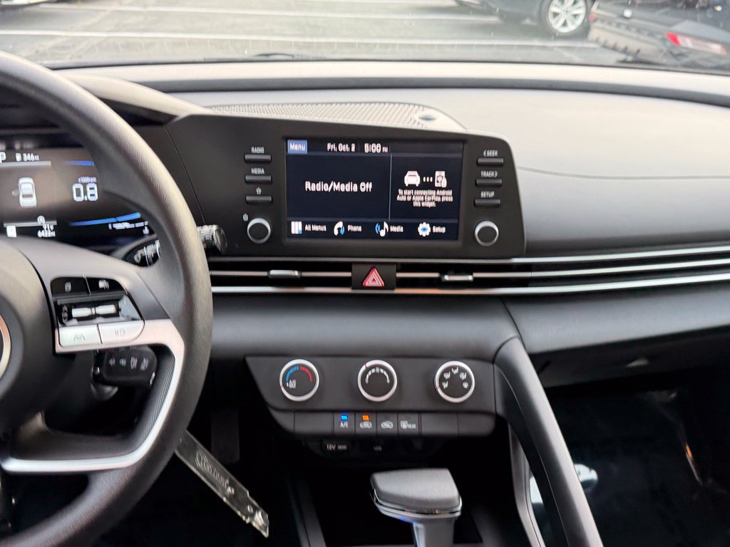 Used 2025 Hyundai Elantra SE FWD image 21