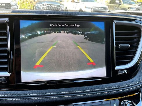 Used 2025 Chrysler Pacifica Select FWD image 22