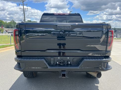 Used 2024 GMC Sierra 2500 AT4 w/ AT4 Premium Plus Package AWD/4WD image 8