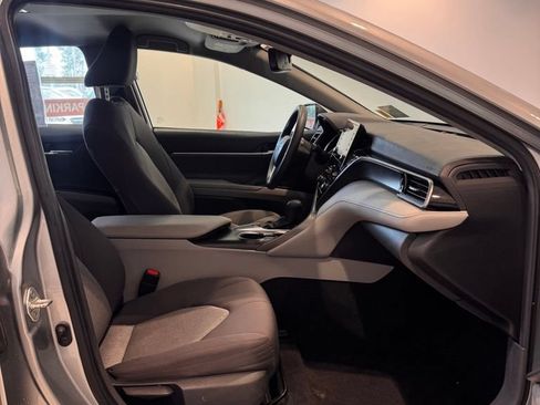 Used 2022 Toyota Camry LE w/ Convenience Package FWD image 31