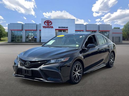 Certified 2024 Toyota Camry SE w/ Cold Weather Package FWD image 1