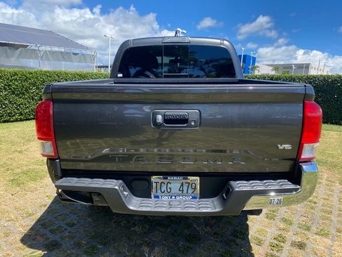 Used 2017 Toyota Tacoma SR5 RWD image 6