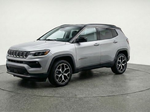 Used 2025 Jeep Compass Limited AWD/4WD image 3