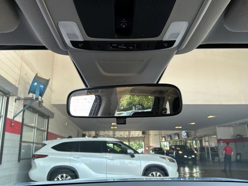 Used 2025 Honda CR-V EX image 18