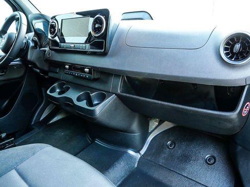Used 2025 Mercedes-Benz Sprinter 2500 image 20