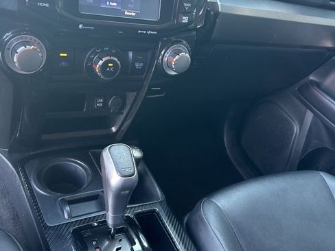 Used 2019 Toyota 4Runner TRD Off-Road Premium image 10
