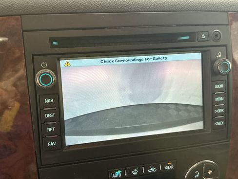 Used 2010 Chevrolet Suburban LTZ image 17