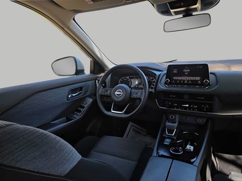 Used 2023 Nissan Rogue SV image 10