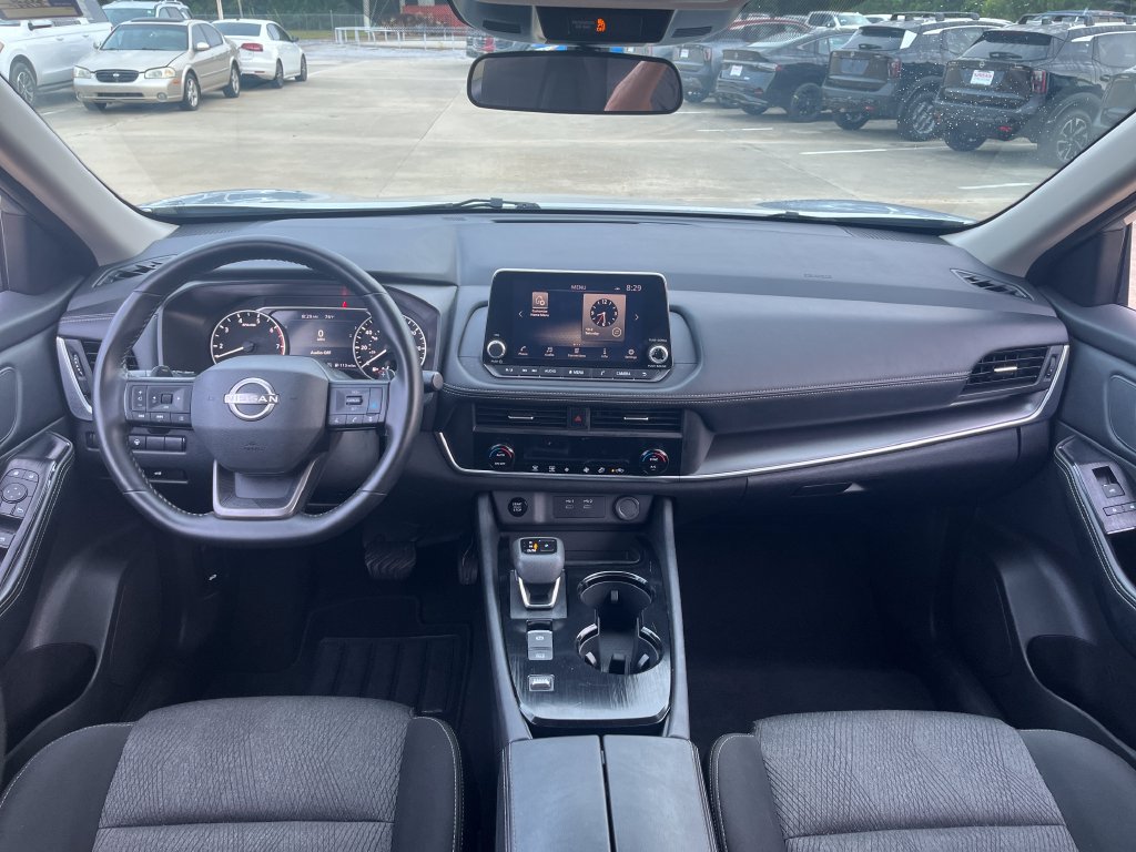 Used 2025 Nissan Rogue SV FWD image 13