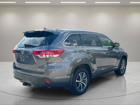 Used 2018 Toyota Highlander XLE AWD/4WD image 5
