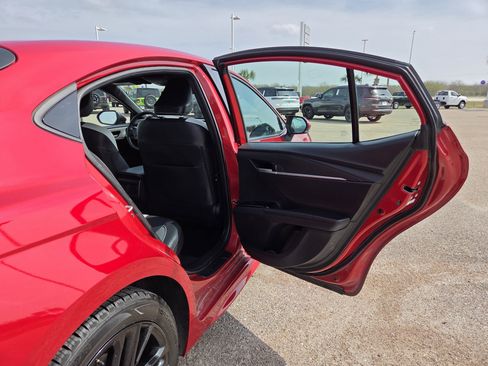 Used 2025 Toyota Camry SE image 15