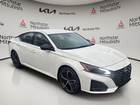 Used 2023 Nissan Altima 2.5 SR FWD image 7