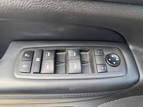 Used 2021 Jeep Grand Cherokee Laredo X AWD/4WD image 16