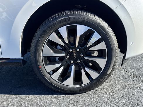 New 2025 Ford Expedition Platinum w/ Driver's Package image 13