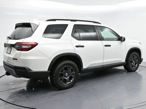 Used 2024 Honda Pilot TrailSport image 7