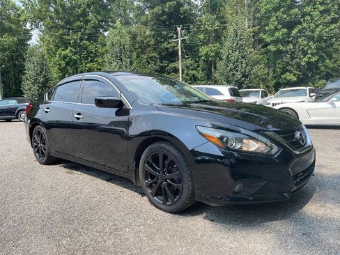 Used 2017 Nissan Altima 2.5 SR w/ Midnight Edition Package FWD image 15