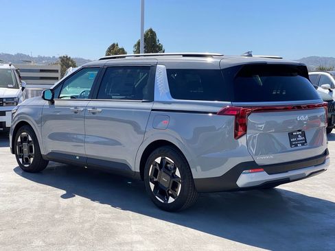 New 2026 Kia Carnival EX image 6