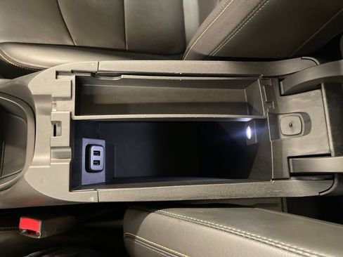 Used 2018 Chevrolet Equinox Premier FWD image 27
