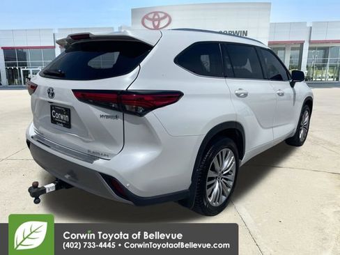 Used 2023 Toyota Highlander Platinum AWD/4WD image 5