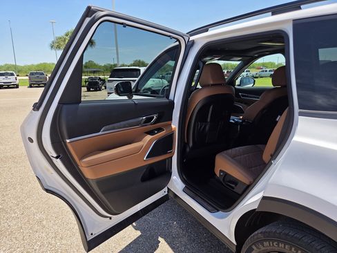 Used 2025 Kia Telluride SX X-Line AWD/4WD image 15
