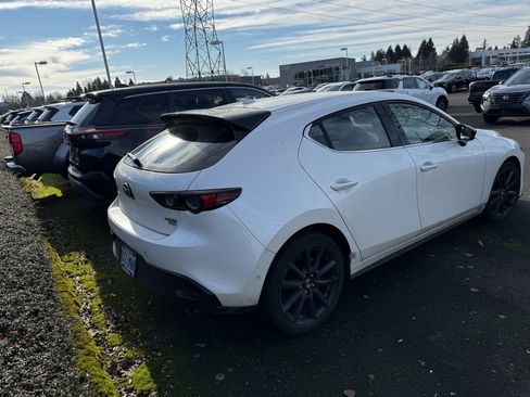 Used 2021 MAZDA MAZDA3 Hatchback w/Premium Plus Pkg image 5