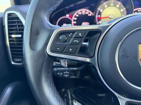 Used 2021 Porsche Cayenne w/ Premium Package AWD/4WD image 22
