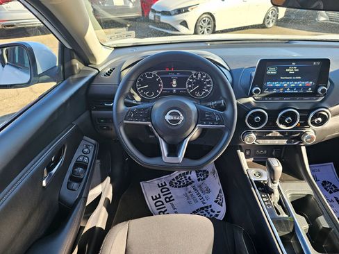 Used 2025 Nissan Sentra SV FWD image 17