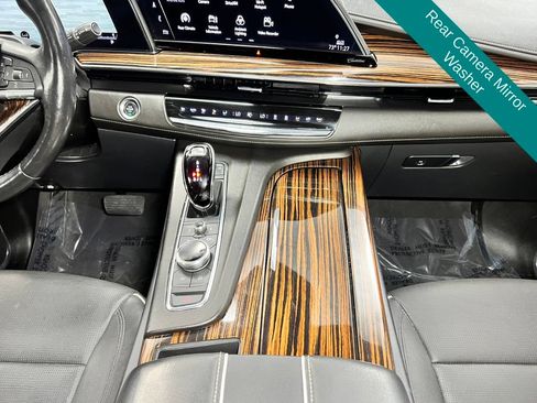 Used 2024 Cadillac Escalade Premium Luxury AWD/4WD image 17