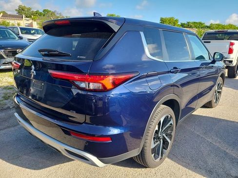 Used 2024 Mitsubishi Outlander SE AWD/4WD image 3