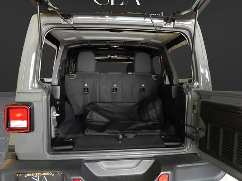 Used 2021 Jeep Wrangler Unlimited Rubicon image 8