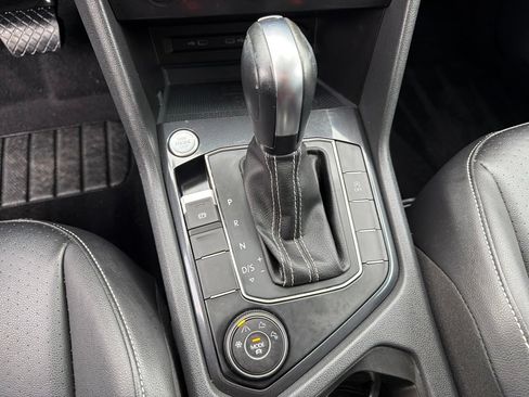 Used 2021 Volkswagen Tiguan SE AWD/4WD image 21