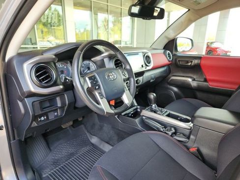 Certified 2019 Toyota Tacoma SR5 AWD/4WD image 16